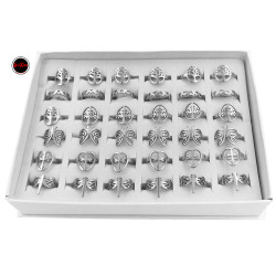 MEDIA CAJA x18 FORMAS SURTIDAS (ARBOL / CORAZONES INVERTIDOS / ARBOL / MARIPOSA / CORAZON C/ CRUZ / LIBELULA) ANILLO