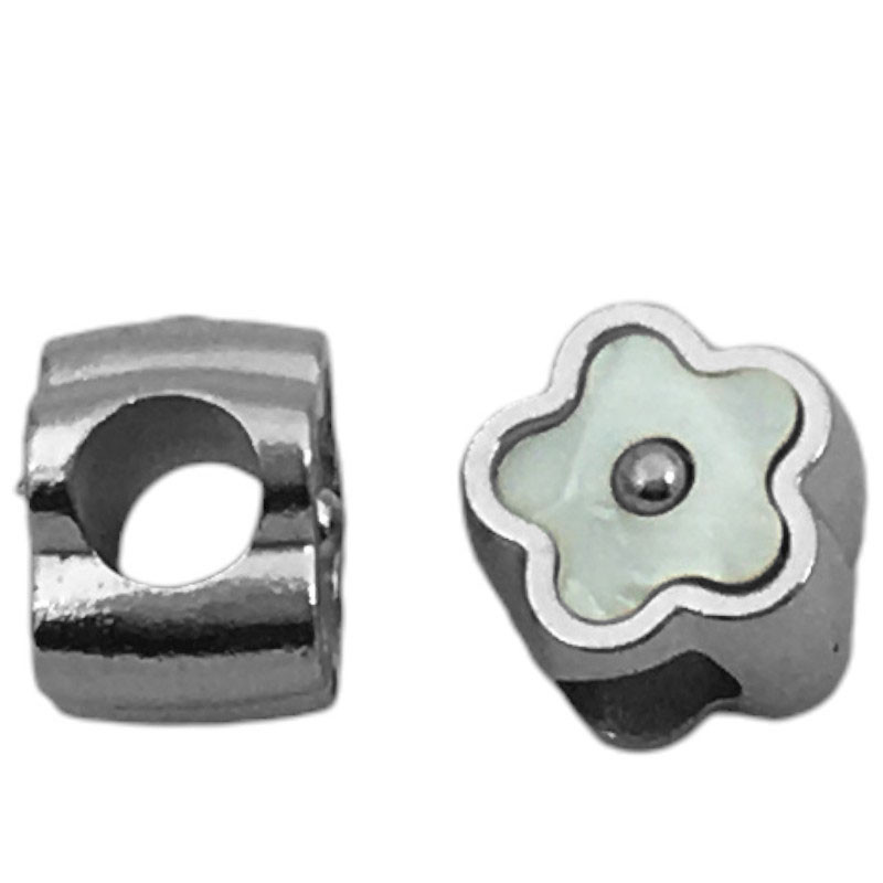 UNIDAD (1) CHARM FLOR BLANCA C/ NACAR DOBLE CARA PASANTE DIJE