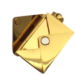 DORADO PREMIUM SOBRE DE CORREO C/ CHAPA PARA GRABAR 3D Y CIERRE IMANTADO DIJE